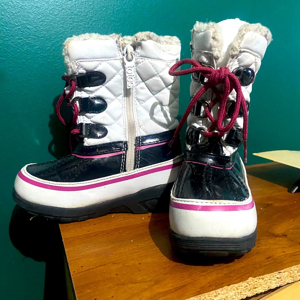 Tote little girls boots size 8